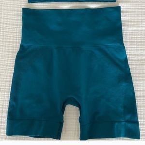 Set Active Sculptflex Asymmetrical Sports Bra and Biker Shorts - COVE